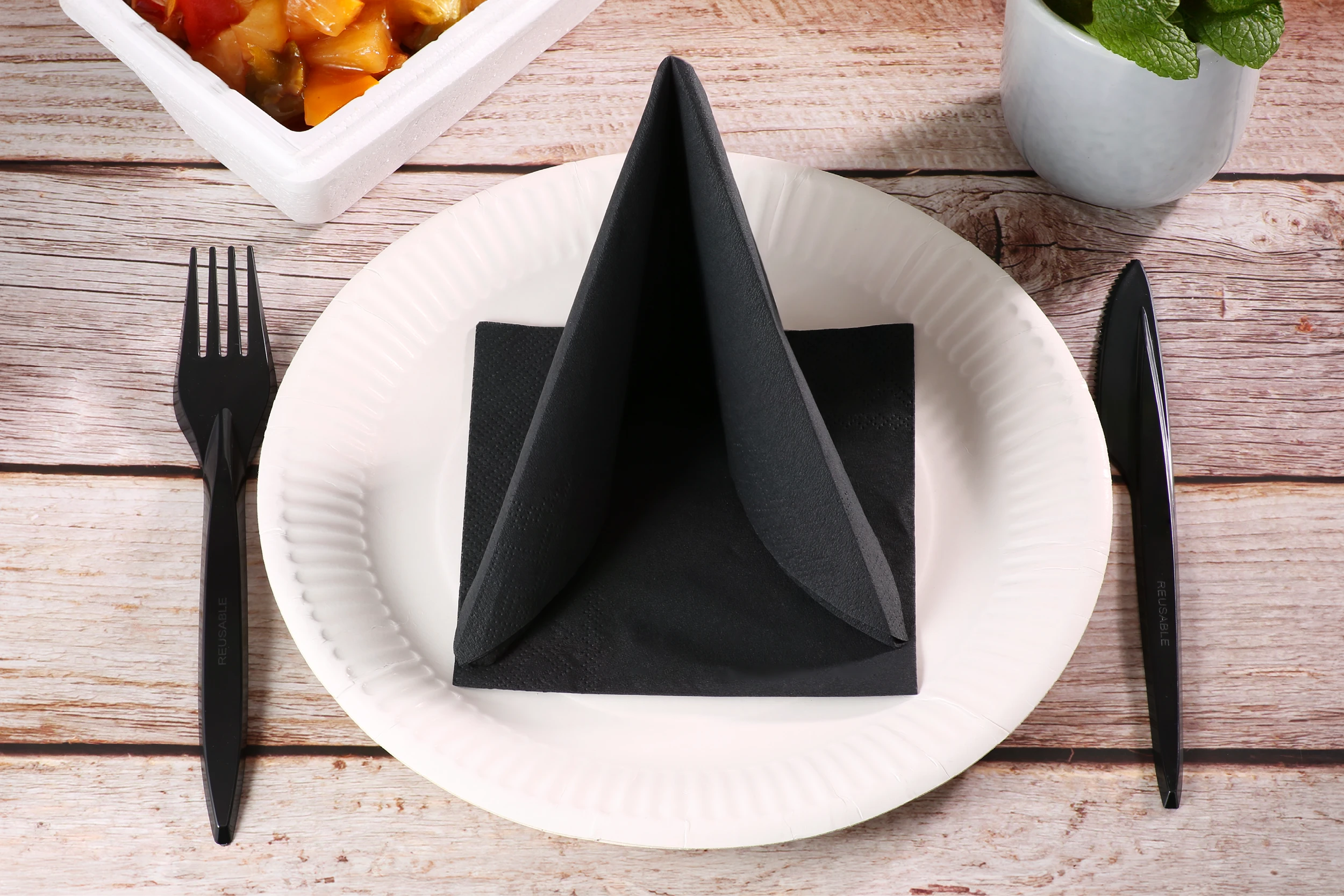 Serviette, schwarz, L 24 x B 24 cm, unbedruckt, 2-lagig, 1/4-Falz, weich und saugfähig (2.400er Karton)